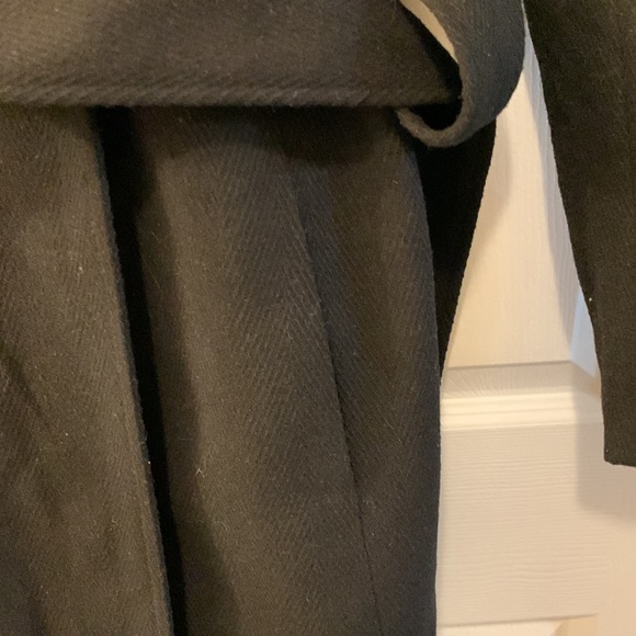 GUESS BLACK COAT/JACKET SZ M /w BELT LARGE COLLAR WOOL BLEND- POCKETS SNAP CLOSE - Picture 4 of 11